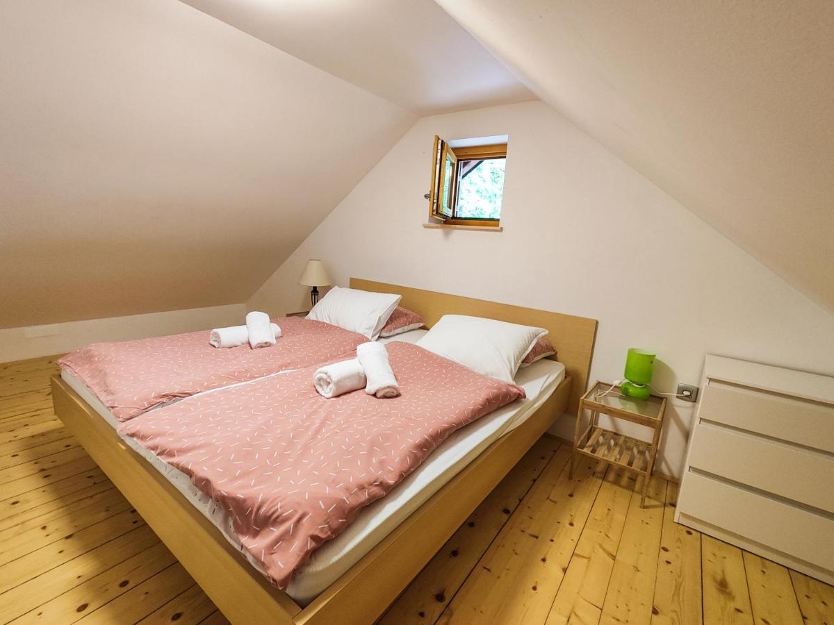 Silent Orchard Villa Naklo Eksteriør billede