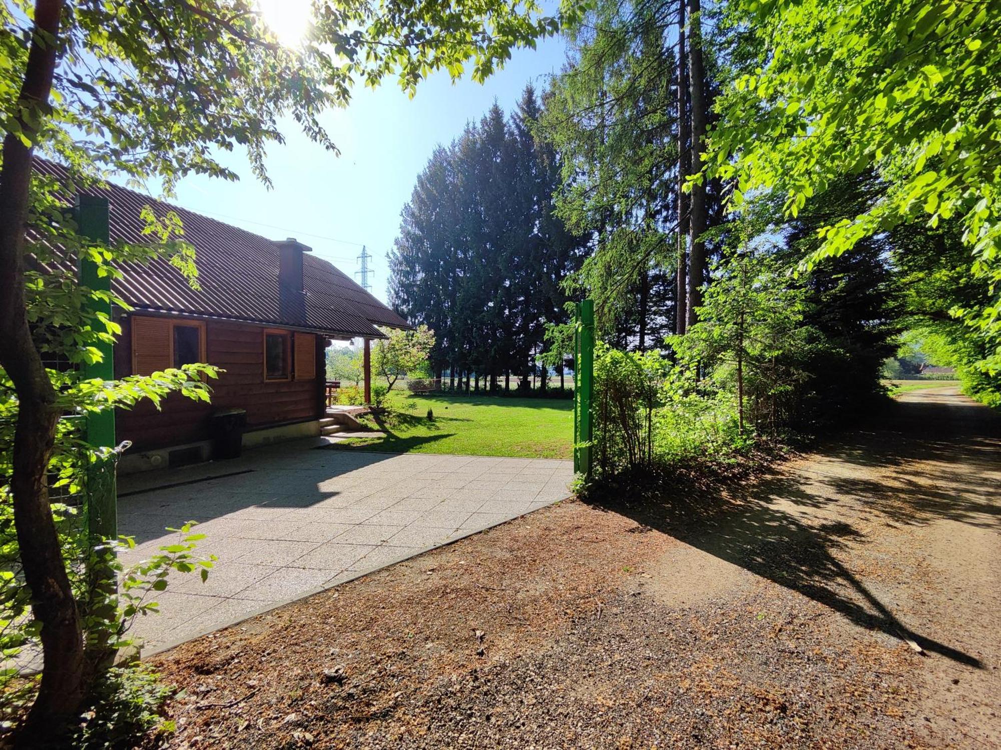 Silent Orchard Villa Naklo Eksteriør billede